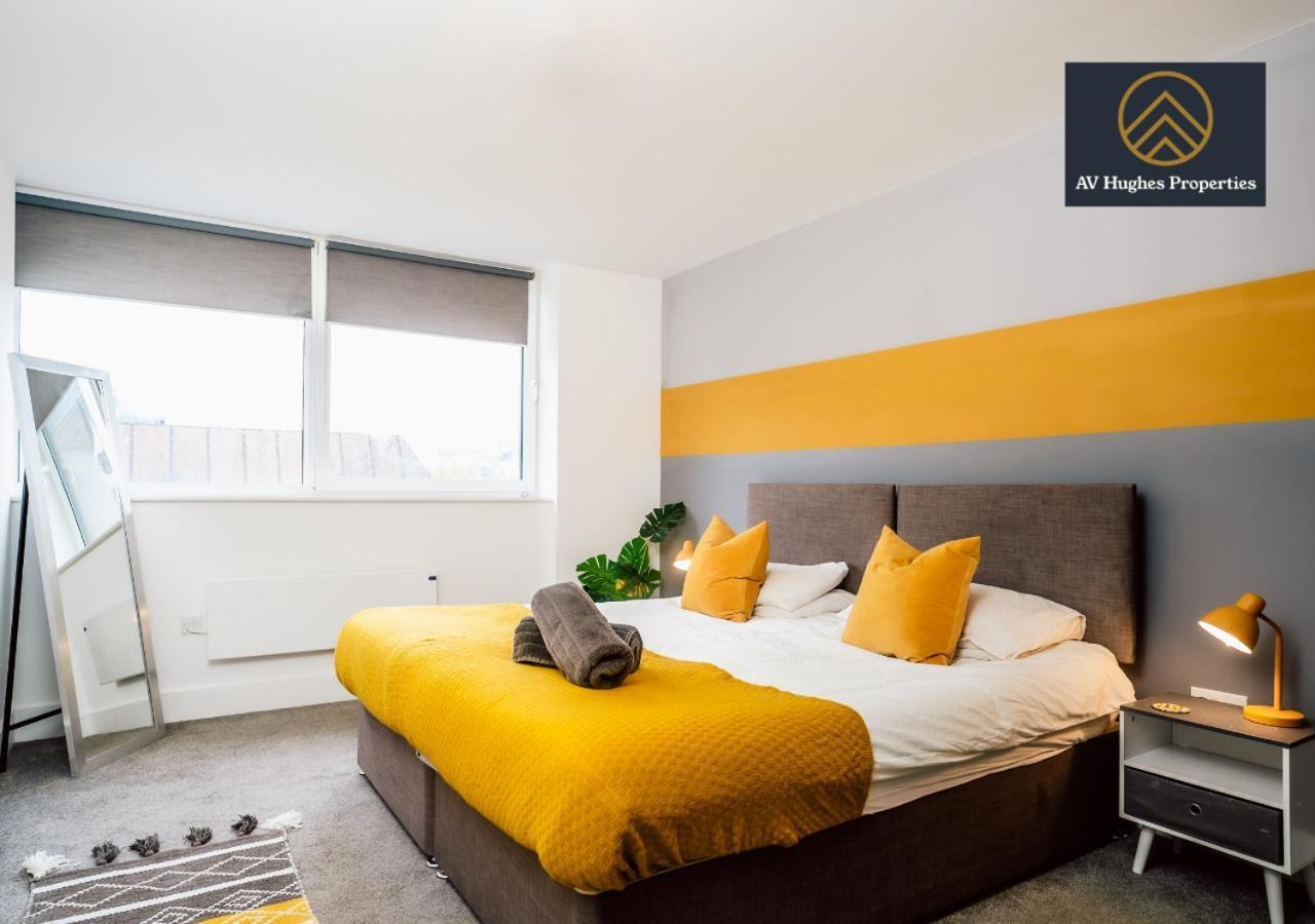 Modern One-Bedroom Apartment - 4 Mins From Station, Free Parking, Ideal For Relocation By Av Hughes Properties ميلتون كينيز المظهر الخارجي الصورة