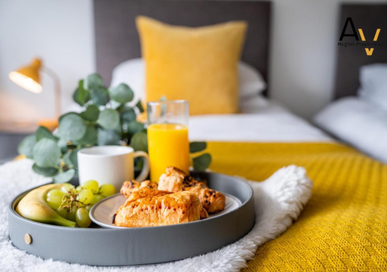 Stylish One-Bedroom Apartment - Free Wi-Fi, 4 Mins From Station, Perfect For Business Stays By Av Hughes Properties ميلتون كينيز المظهر الخارجي الصورة